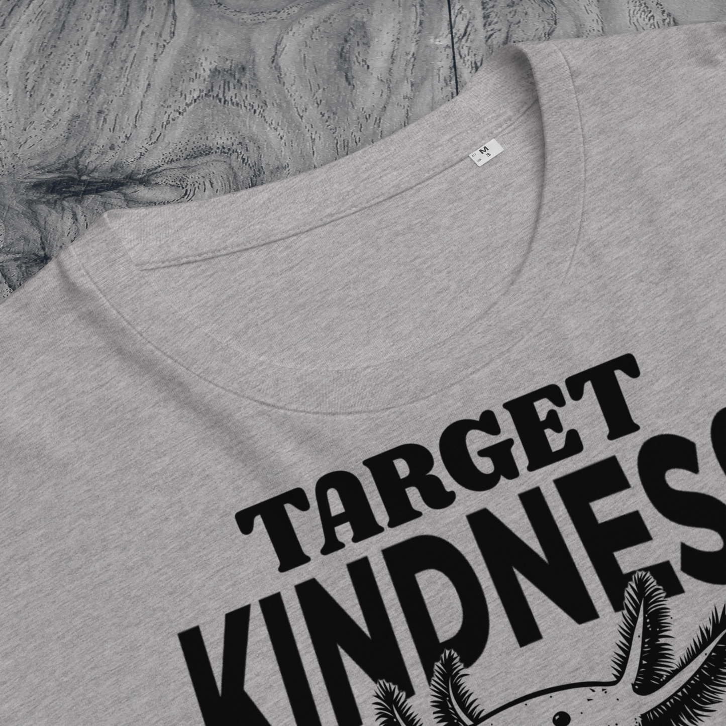 Unisex Bavlněné Přírodní Bio "Target Kindness" Tričko s Axolotlem v Prémiové Certifikované Fair Trade & Vegan Kvalitě